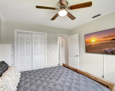 702 Grove Street - Photo Thumbnail 22