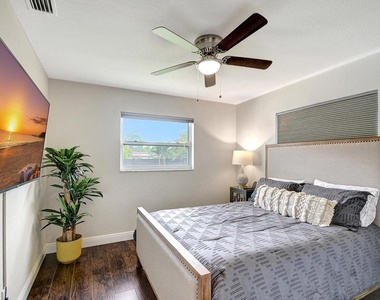 702 Grove Street - Photo Thumbnail 21