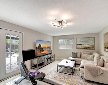702 Grove Street - Photo Thumbnail 11