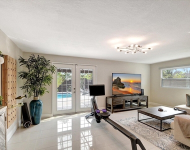 702 Grove Street - Photo Thumbnail 14