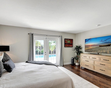702 Grove Street - Photo Thumbnail 17