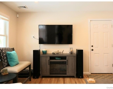 38 Woodridge Road - Photo Thumbnail 4