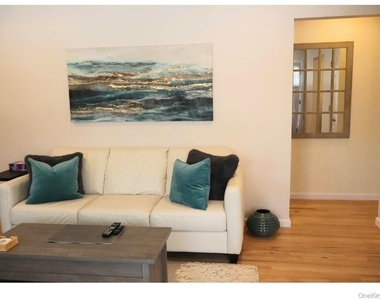 38 Woodridge Road - Photo Thumbnail 5