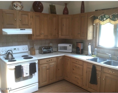 120 Van Dam Street - Photo Thumbnail 1