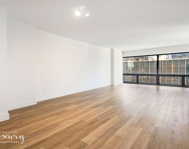 721 Fifth Avenue - Photo Thumbnail 1