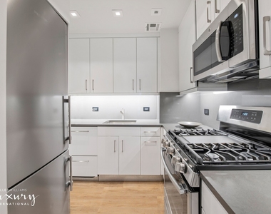 721 Fifth Avenue - Photo Thumbnail 7