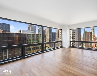 721 Fifth Avenue - Photo Thumbnail 3