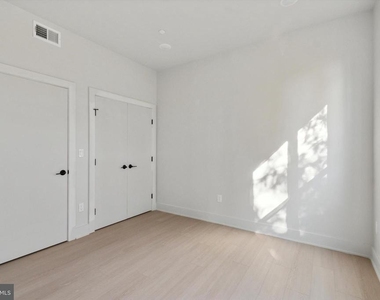 5521 Wayne Avenue - Photo Thumbnail 12