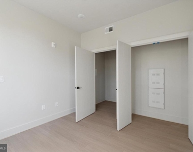 5521 Wayne Avenue - Photo Thumbnail 5
