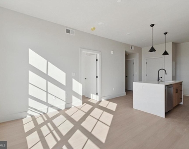 5521 Wayne Avenue - Photo Thumbnail 9