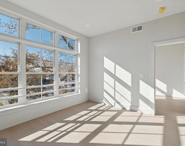 5521 Wayne Avenue - Photo Thumbnail 8