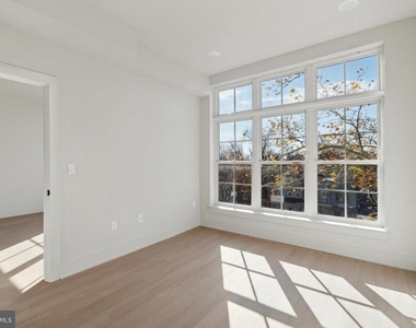 5521 Wayne Avenue - Photo Thumbnail 4