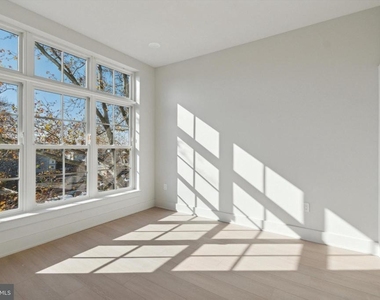5521 Wayne Avenue - Photo Thumbnail 3