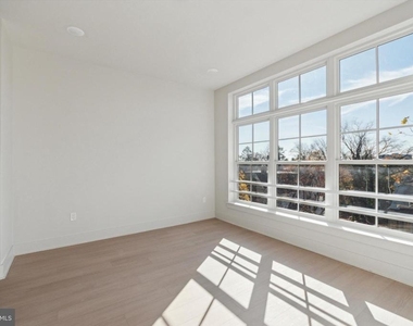 5521 Wayne Avenue - Photo Thumbnail 7