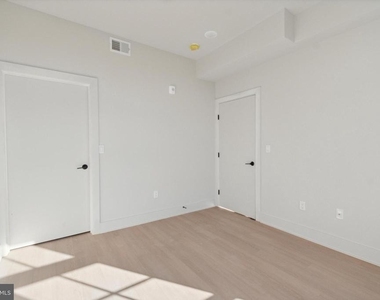 5521 Wayne Avenue - Photo Thumbnail 6