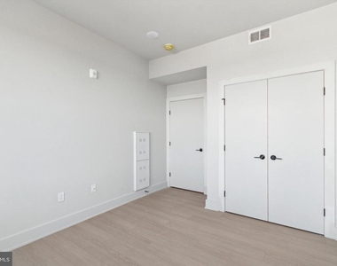 5521 Wayne Avenue - Photo Thumbnail 13