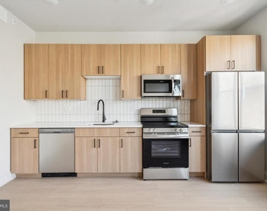5521 Wayne Avenue - Photo Thumbnail 4