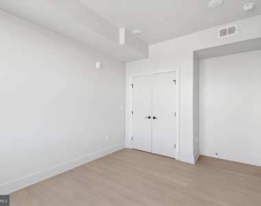 5521 Wayne Avenue - Photo Thumbnail 2