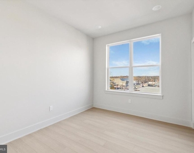 5521 Wayne Avenue - Photo Thumbnail 8