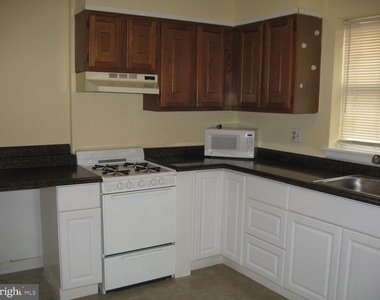 1048 South Street - Photo Thumbnail 2