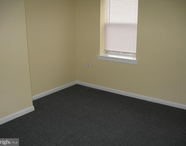 1048 South Street - Photo Thumbnail 3
