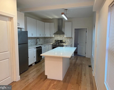 220 Lakeview Avenue - Photo Thumbnail 2