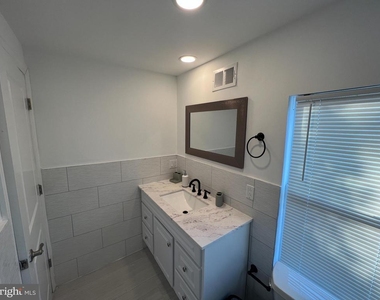 220 Lakeview Avenue - Photo Thumbnail 8