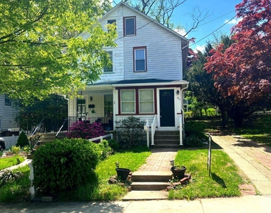 220 Lakeview Avenue - Photo Thumbnail 9