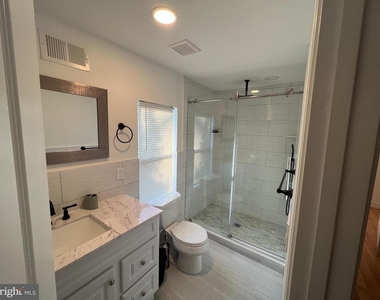 220 Lakeview Avenue - Photo Thumbnail 7