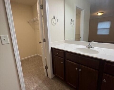 203 E Ransom Street - Photo Thumbnail 6