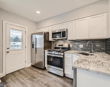4429 Newport Avenue - Photo Thumbnail 9