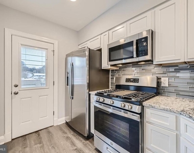 4429 Newport Avenue - Photo Thumbnail 8