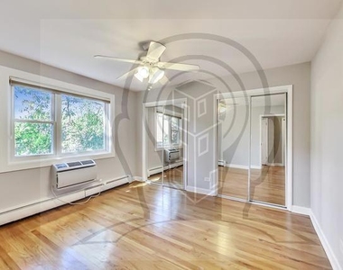 822 Seward Street - Photo Thumbnail 8