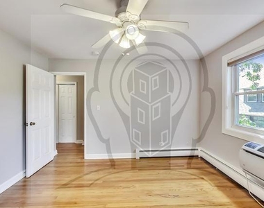 822 Seward Street - Photo Thumbnail 7