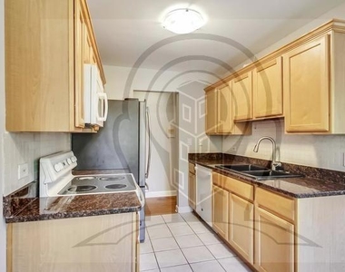 822 Seward Street - Photo Thumbnail 11