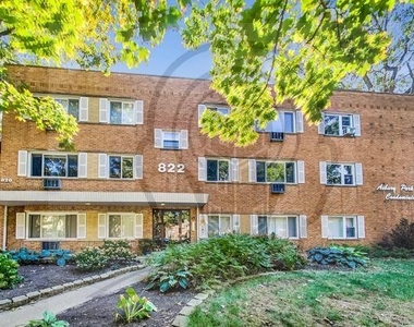 822 Seward Street - Photo Thumbnail 17