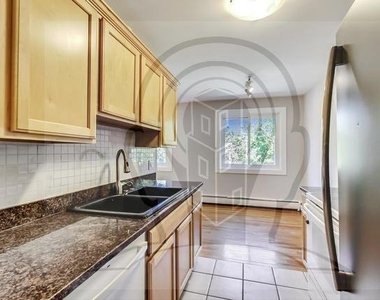 822 Seward Street - Photo Thumbnail 9