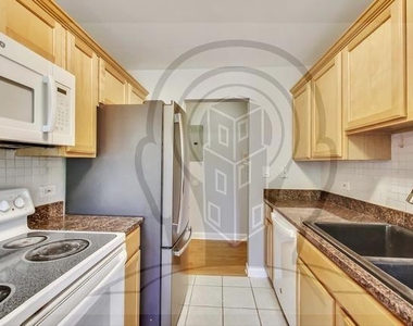 822 Seward Street - Photo Thumbnail 10