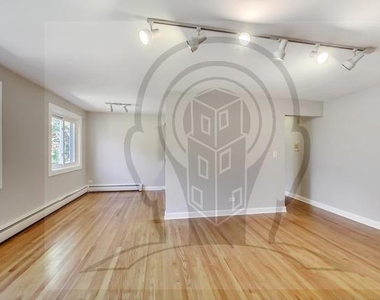 822 Seward Street - Photo Thumbnail 14