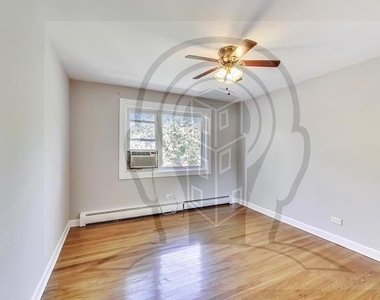 822 Seward Street - Photo Thumbnail 5