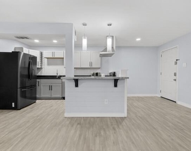 500 Umstead Drive - Photo Thumbnail 5