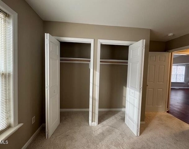 6904 Fox Haven Place - Photo Thumbnail 9