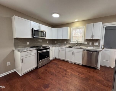 6904 Fox Haven Place - Photo Thumbnail 4