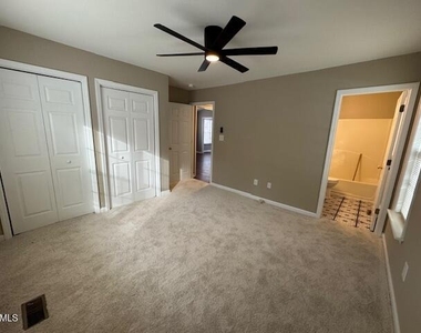6904 Fox Haven Place - Photo Thumbnail 8