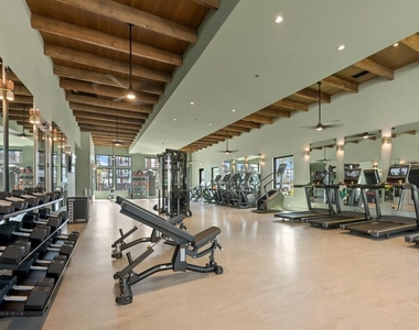 3901 Capital Hills Drive - Photo Thumbnail 4
