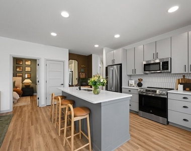 3901 Capital Hills Drive - Photo Thumbnail 4
