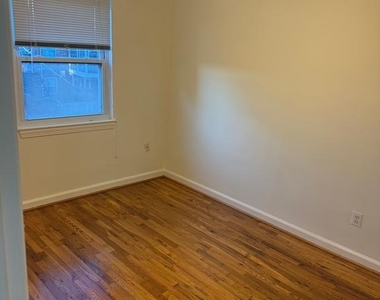 1739 Gales Place Ne - Photo Thumbnail 2