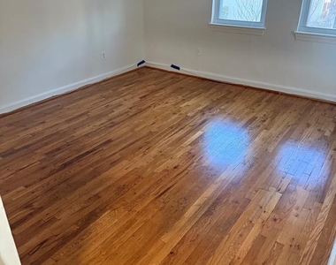 1739 Gales Place Ne - Photo Thumbnail 1