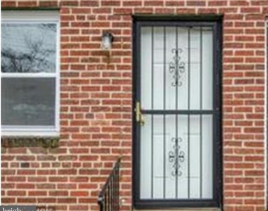 1739 Gales Place Ne - Photo Thumbnail 4