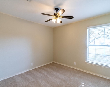 2604 Peach Tree Ln - Photo Thumbnail 7